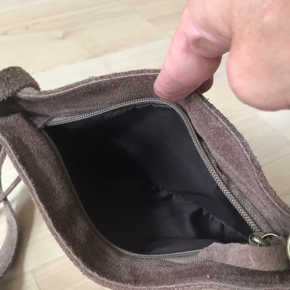 Small side bag ( adjustable). In great condition. - Picture 4 of 6